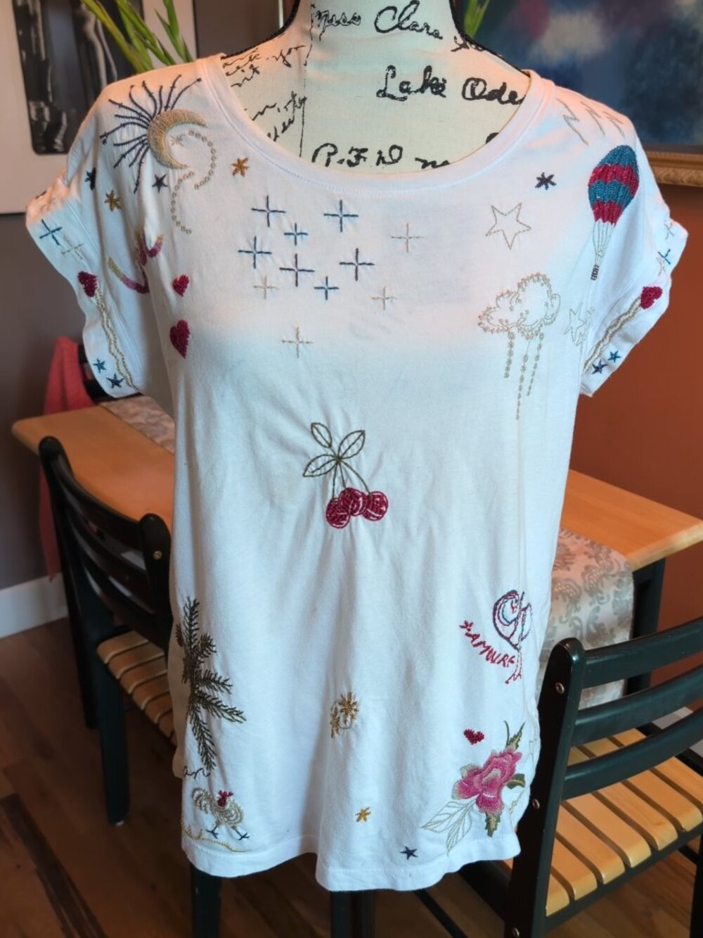 Johhny Was Embroidered Short Sleeve White T-Shirt Sz S